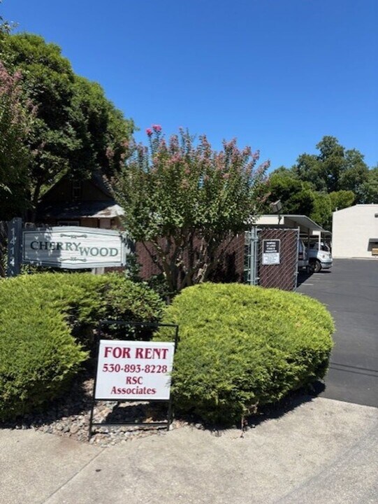1412 N Cherry St in Chico, CA - Foto de edificio