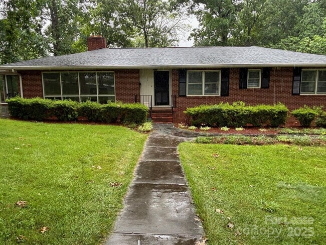 207 Oak Dr