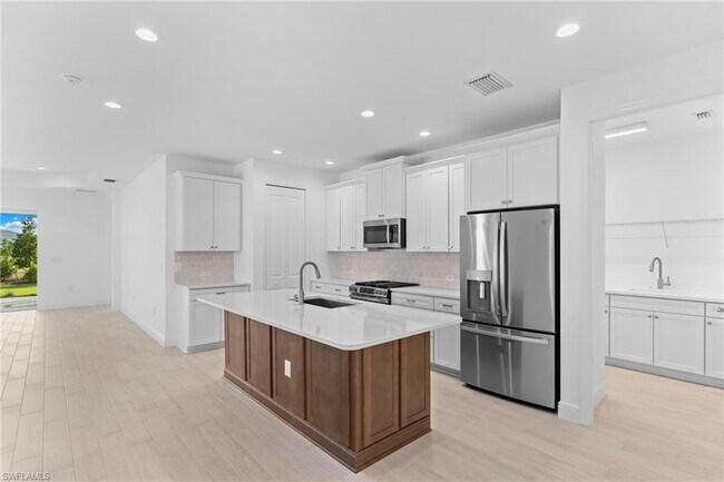 4580 Skysail Dr, Unit Private in Naples, FL - Building Photo - Building Photo