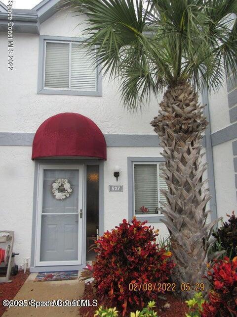 527 Seaport Blvd in Cape Canaveral, FL - Foto de edificio