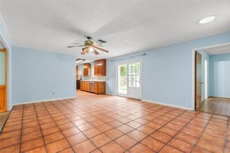 8203 Braes River Dr in Houston, TX - Building Photo - Building Photo