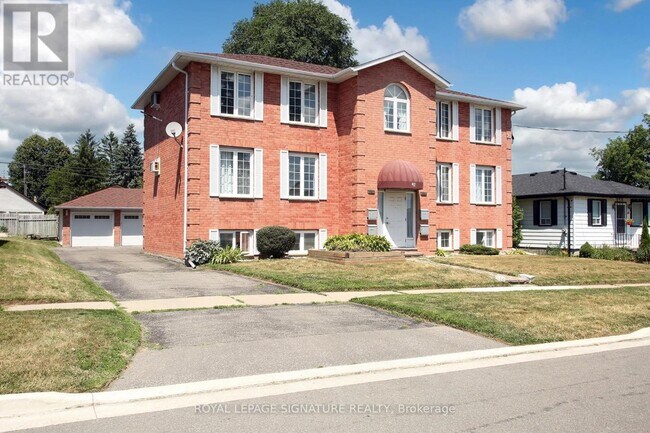 42 Tecumseh Ave in Oshawa, ON - Building Photo - Building Photo