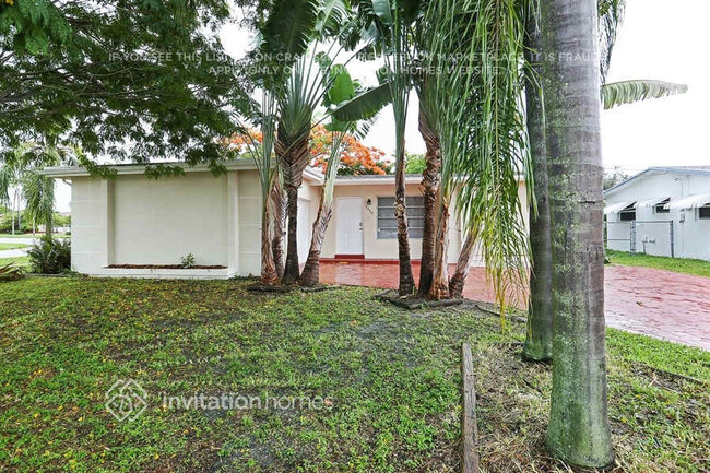 2430 NW 81st Ave in Sunrise, FL - Building Photo - Building Photo