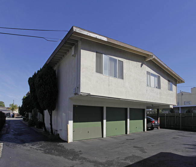 125 Melody Ln in Costa Mesa, CA - Building Photo - Building Photo