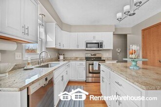 1052 Briar Glen Ln in Woodbury, MN - Building Photo - Building Photo