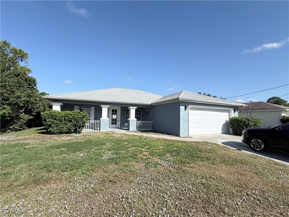 3030 33rd St SW in Lehigh Acres, FL - Building Photo