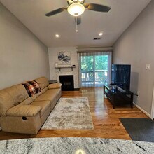 8637 Beekman Pl, Unit D in Alexandria, VA - Foto de edificio - Building Photo