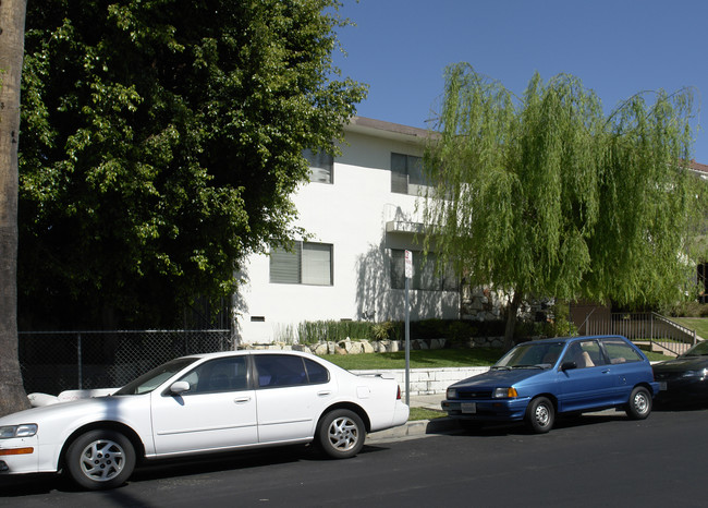 136 S Manhattan Pl in Los Angeles, CA - Building Photo - Building Photo