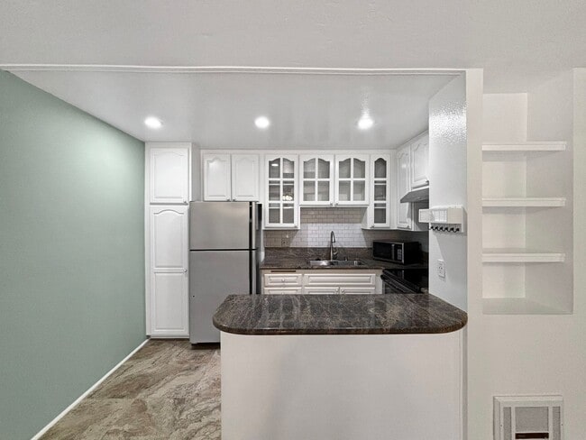 6394 Rancho Mission Rd in San Diego, CA - Building Photo - Building Photo