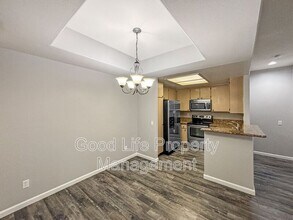 510 Camino De La Reina in San Diego, CA - Building Photo - Building Photo