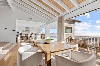 2019 Sunset Plaza Dr in Los Angeles, CA - Building Photo - Building Photo