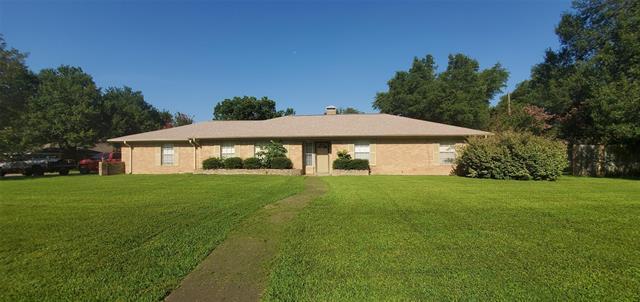 128 Royal Ln in Commerce, TX - Building Photo