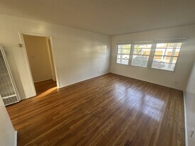 2441 Silver Lake Blvd, Unit 2441-B in Los Angeles, CA - Building Photo