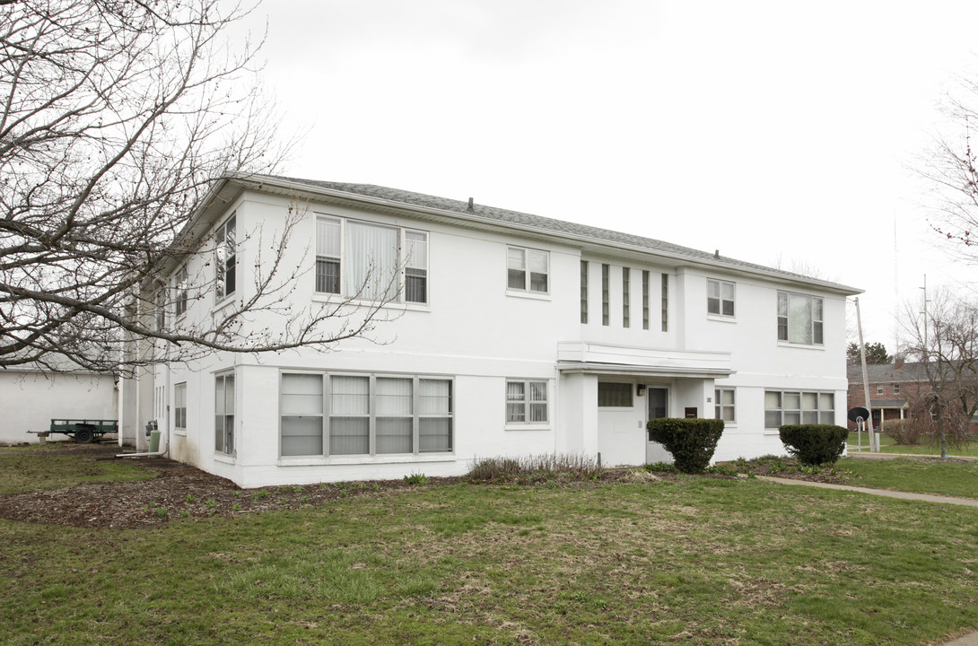 White House Apartments in Lansing, MI - Building Photo