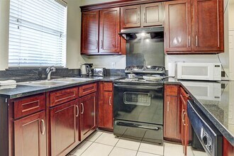 6468 Corporate Dr in Houston, TX - Foto de edificio - Building Photo