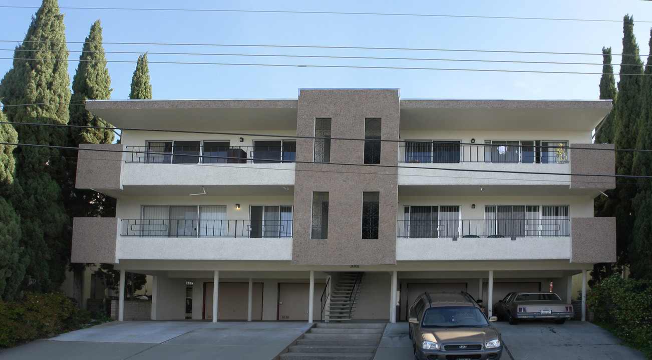 16304 Saratoga St in San Leandro, CA - Building Photo