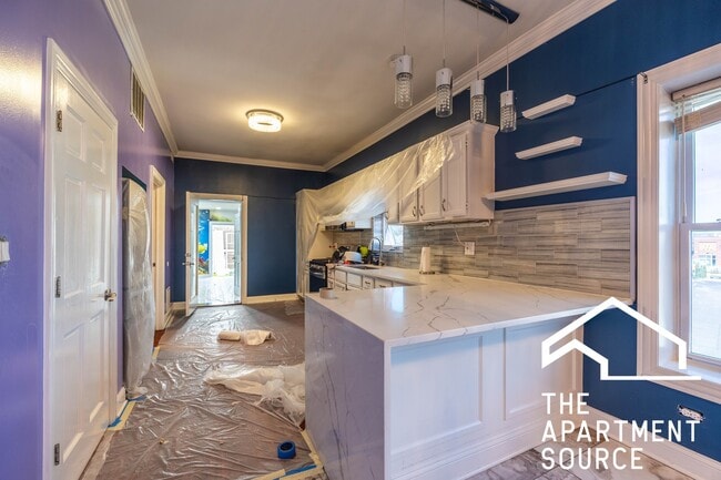 property at 6712 N Clark St