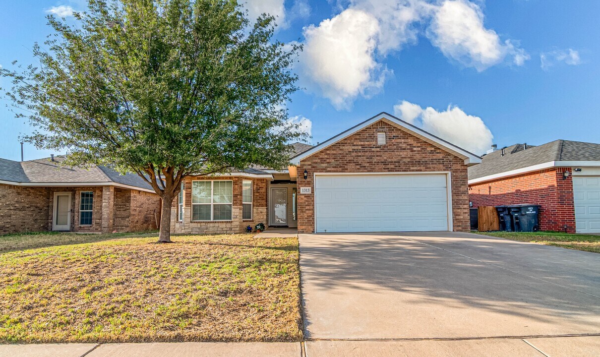 1313 Pacific Ave in Midland, TX - Building Photo