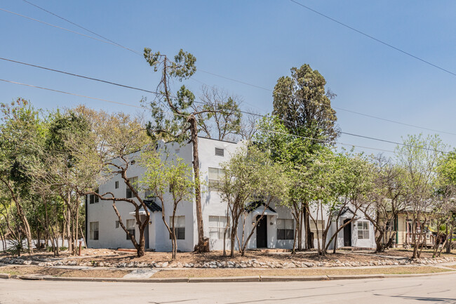 701 E Woodlawn Ave in San Antonio, TX - Building Photo - Building Photo