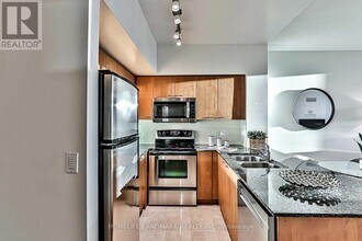 509 Beecroft Rd in Toronto, ON - Building Photo - Building Photo