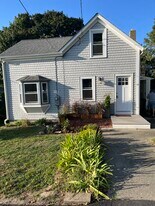 44 Assonet St in Fall River, MA - Building Photo