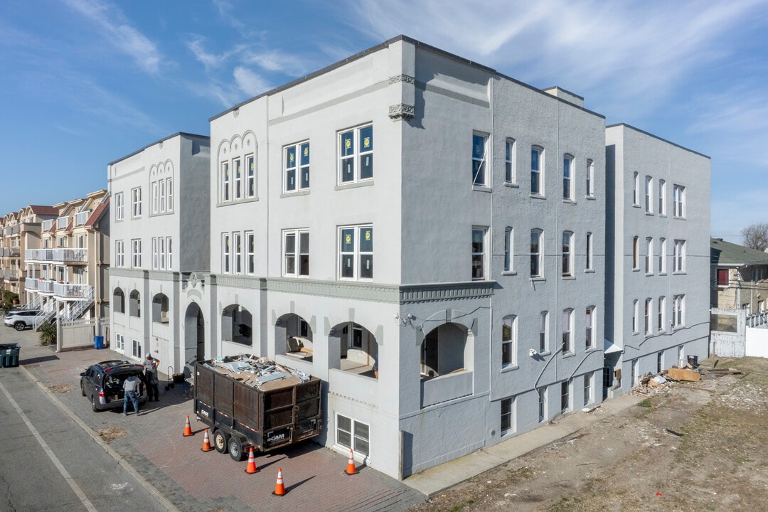 315 W Broadway in Long Beach, NY - Foto de edificio