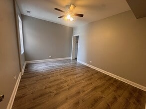 525-527 N Homan Ave., Unit 525-2s in Chicago, IL - Foto de edificio - Building Photo