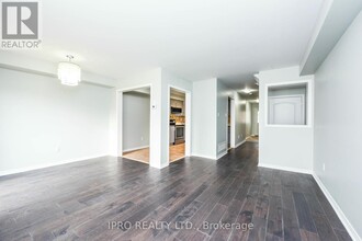 7360-7360 Zinnia Pl in Mississauga, ON - Building Photo - Building Photo