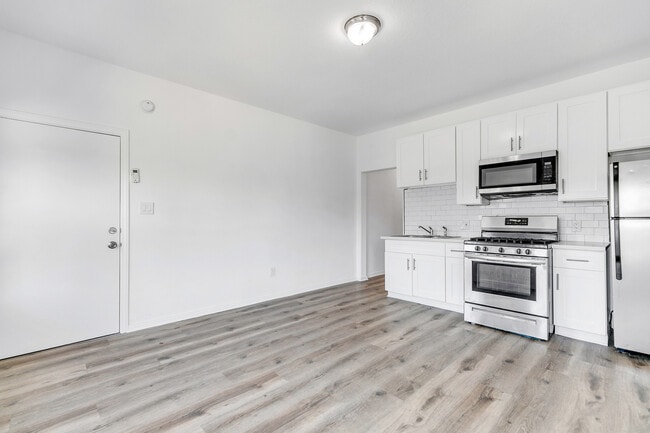 701 W 48th St, Unit 701 in Los Angeles, CA - Foto de edificio - Building Photo