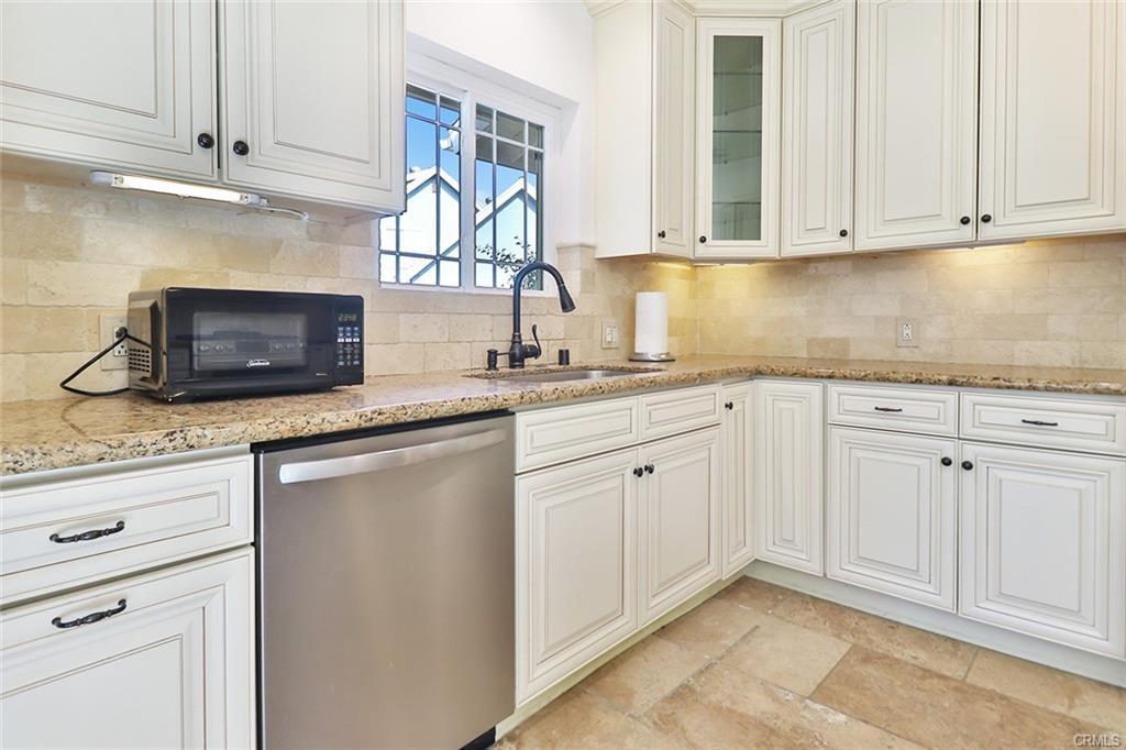 8601 Santa Susana Pl in Los Angeles, CA - Building Photo
