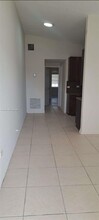 3083 NW 32nd St in Miami, FL - Building Photo - Building Photo