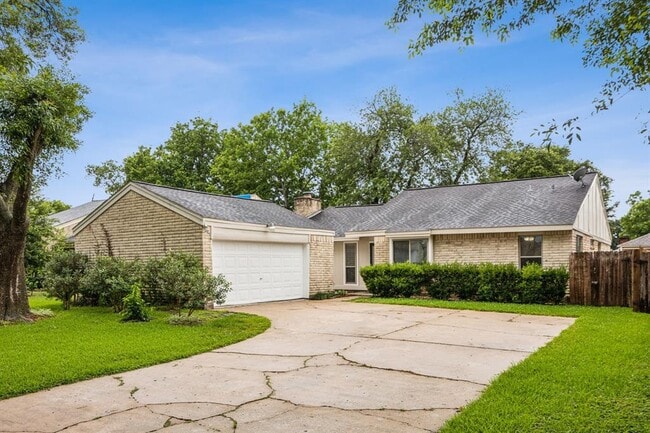 property at 515 Lynnwood Dr