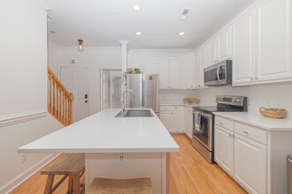 81 Sandbar Ln in Folly Beach, SC - Building Photo - Building Photo