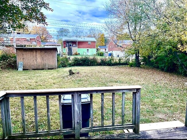 1208 Venetian Cir in Lexington, KY - Building Photo - Building Photo