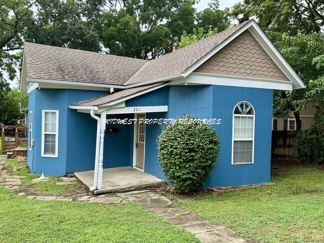 property at 301 W Mechanic St