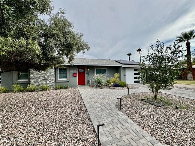 property at 1241 E Cambridge Ave