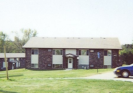 Oak Creek Apartments in Red Oak, IA - Building Photo