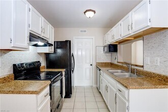 707 Aylesbury Dr in Virginia Beach, VA - Building Photo - Building Photo