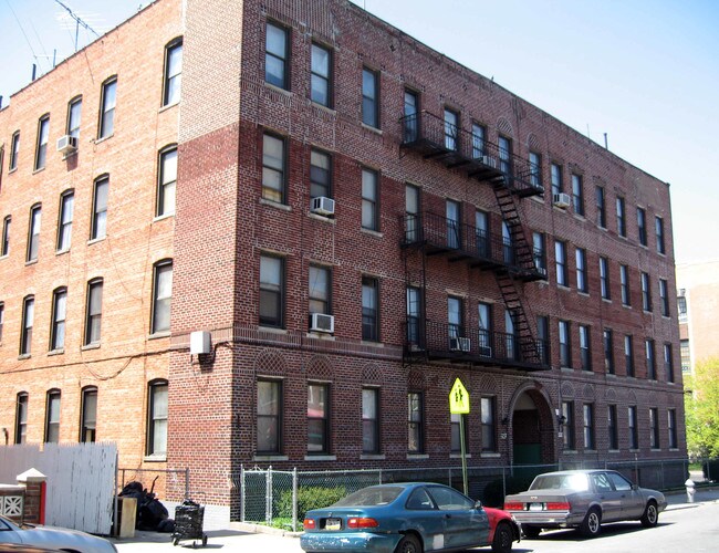 2502 E 19th St in Brooklyn, NY - Foto de edificio - Building Photo