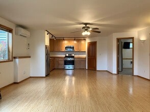 921 Eugene St in Hood River, OR - Building Photo - Building Photo