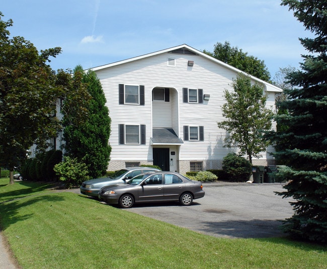 696 Myrtle Ave in Albany, NY - Foto de edificio - Building Photo