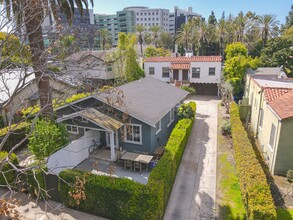 345 Huntley Dr in West Hollywood, CA - Building Photo - Building Photo