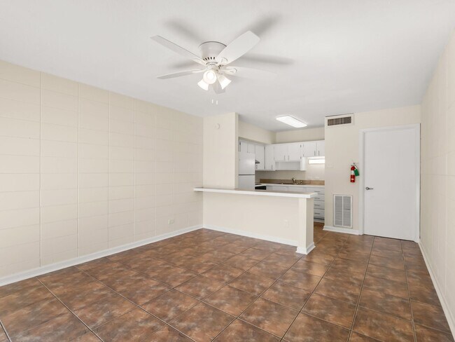 710 Iris St, Unit 108 in Lake Charles, LA - Foto de edificio - Building Photo