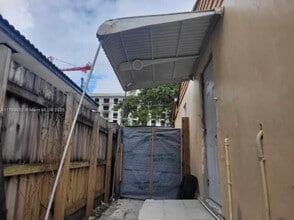 2385 NE 185th St in Miami, FL - Building Photo - Building Photo