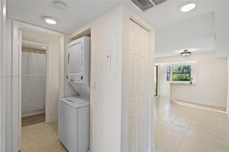 1160 Washington Cir in Homestead, FL - Building Photo - Building Photo