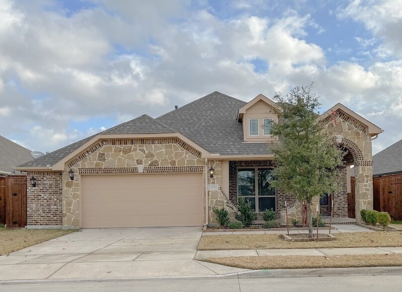 1205 Roadrunner Dr in Little Elm, TX - Building Photo
