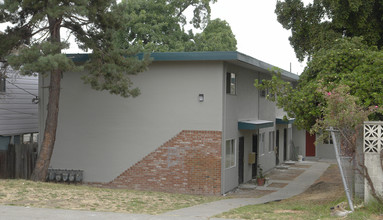 2121 E 20th St in Oakland, CA - Building Photo - Building Photo