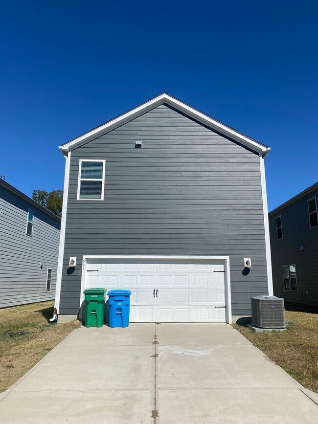 509 Cranford Dr in Pineville, NC - Foto de edificio - Building Photo