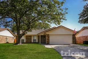 7421 Ridge Rd W in Fort Worth, TX - Building Photo