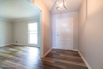 2901 Creekside Dr in Louisville, KY - Foto de edificio - Building Photo